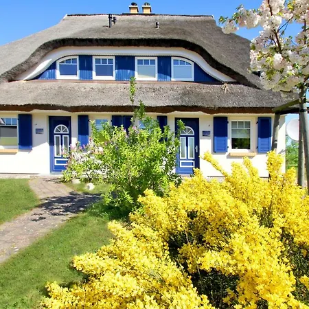 Holiday home Haus Boddentraum Abendrot - Terrasse, Garten, Meerblick *