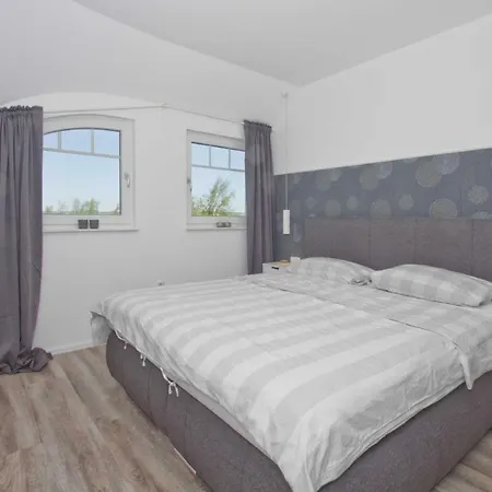 Haus Boddentraum Abendrot - Terrasse, Garten, Meerblick