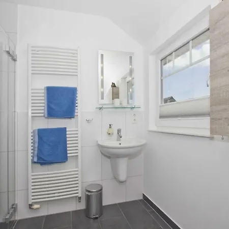 Haus Boddentraum Abendrot - Terrasse, Garten, Meerblick